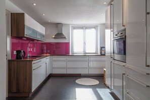 Réfrigérateur, four, plaque de cuisson, lave-vaisselle