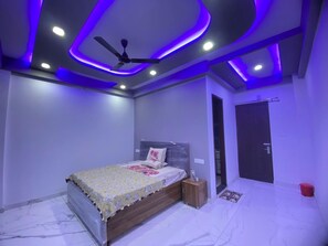 Deluxe Single Room, Balcony, Mountain View - Revanta Home Stay (Naina Devi)
