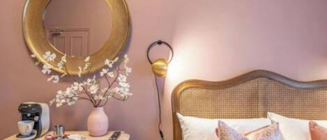 SystĂšme dâinsonorisation, fer et planche Ă repasser