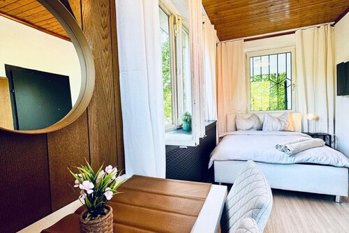 Room for 2 in a Comfy Villa w/ Garden near Danube