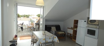 Central apartment in Notre-Dame-de-Monts with balcony and pets allowed