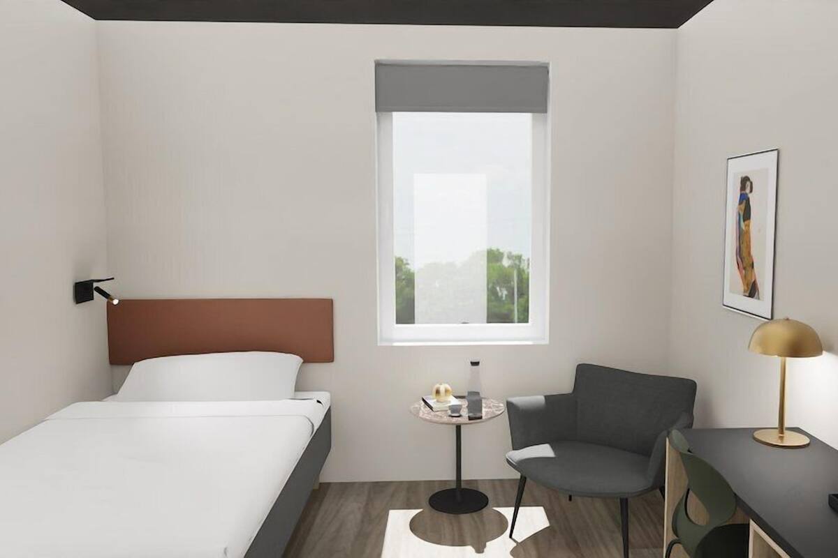 Deluxe Single Room | Laptop workspace, free WiFi, bed sheets