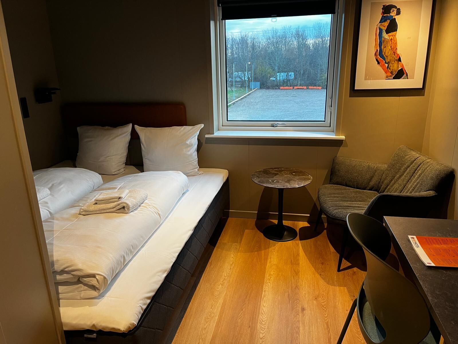 Deluxe Double Room, 1 Queen Bed | Laptop workspace, free WiFi, bed sheets