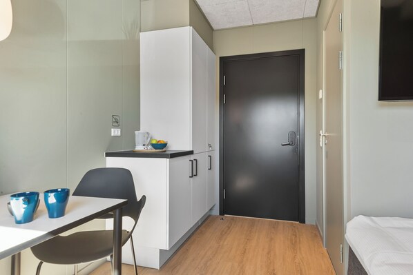 Standard Single Room | Laptop workspace, free WiFi, bed sheets