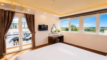 Phòng đôi Deluxe | Minibar, bàn, khu vực làm việc phù hợp cho laptop, phòng cách âm