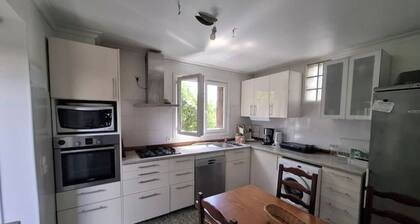 Villa Virginie jardin parking RER D