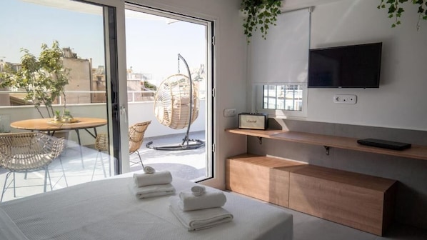 Deluxe Penthouse | Living area