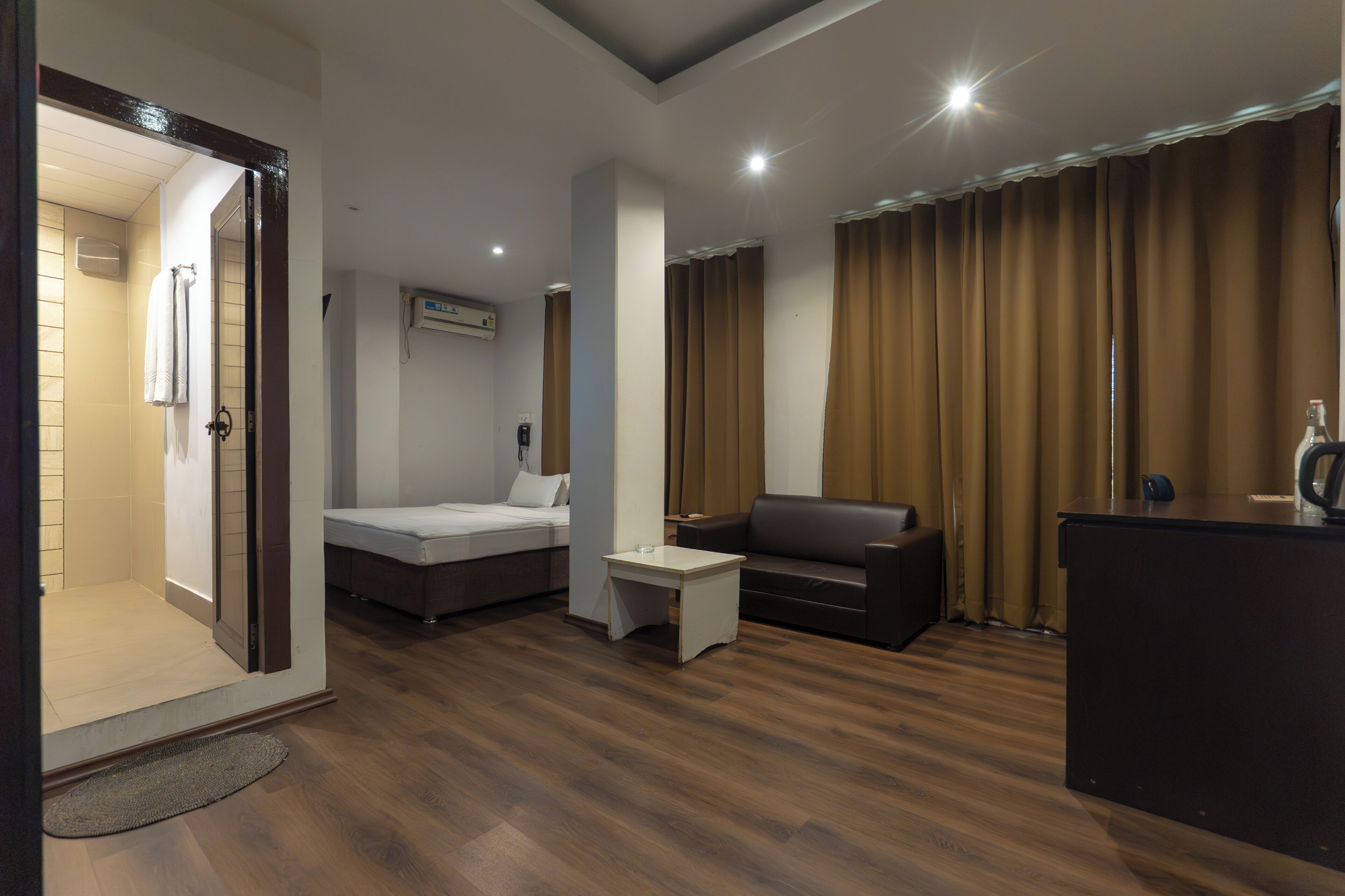 Deluxe Suite, City View