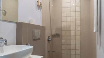 Standard Single Room | Bathroom | Shower, free toiletries, hair dryer, towels