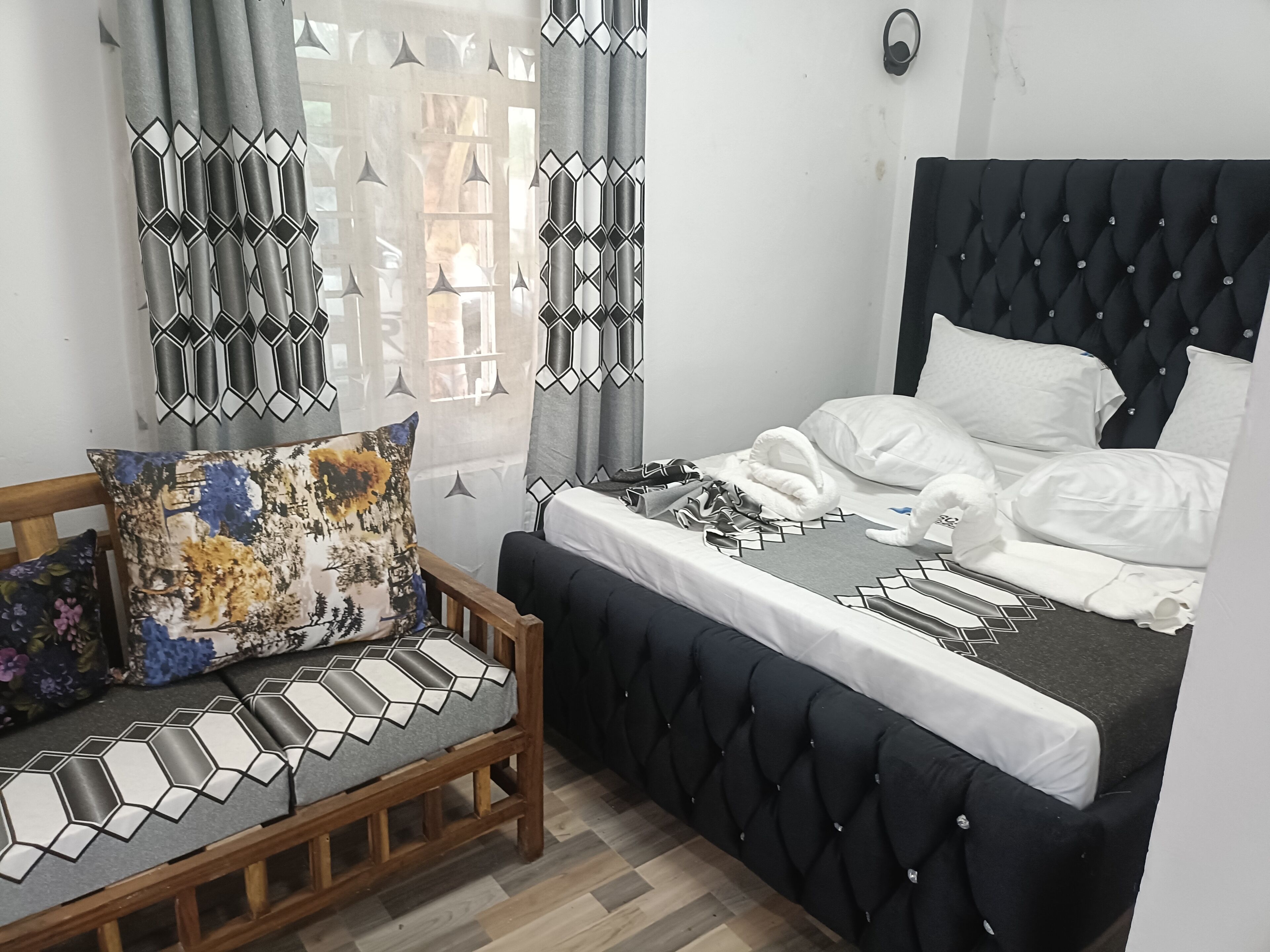 Iron/ironing board, internet, bed sheets