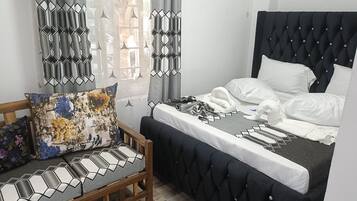 Iron/ironing board, internet, bed sheets