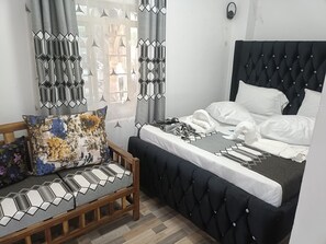 Fer et planche à repasser, accès Internet, draps fournis