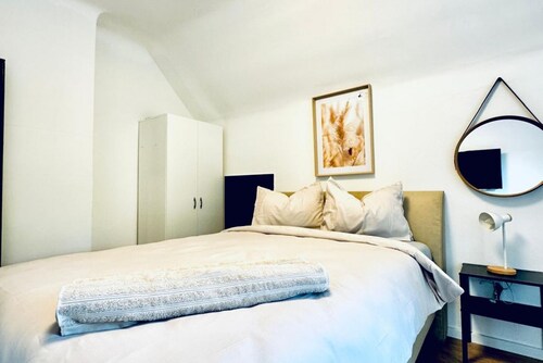 Room for 2 in a Comfy Villa w/ Garden near Danube