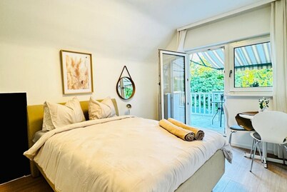 Room for 2 in a Comfy Villa w/ Garden near Danube