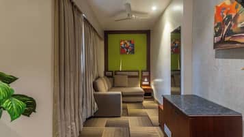Signature Room | Laptop workspace, free WiFi