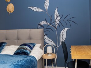 Apartment, City View | Meja, ruang kerja komputer riba, seterika/papan seterika, Wi-fi percuma 