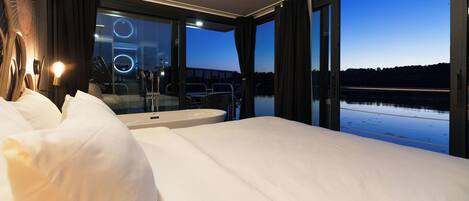 Panoramic Suite, Lake View