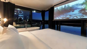 Panoramic Suite, Lake View | Tech