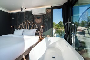 Private spa tub - L'Escale Royale Verneuil-sur-Seine (Verneuil-sur-Seine)