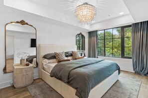 2 bedrooms, iron/ironing board, WiFi, bed sheets - Bleau Vine Suite •Minutes away from Mercedes Benz (Atlanta)