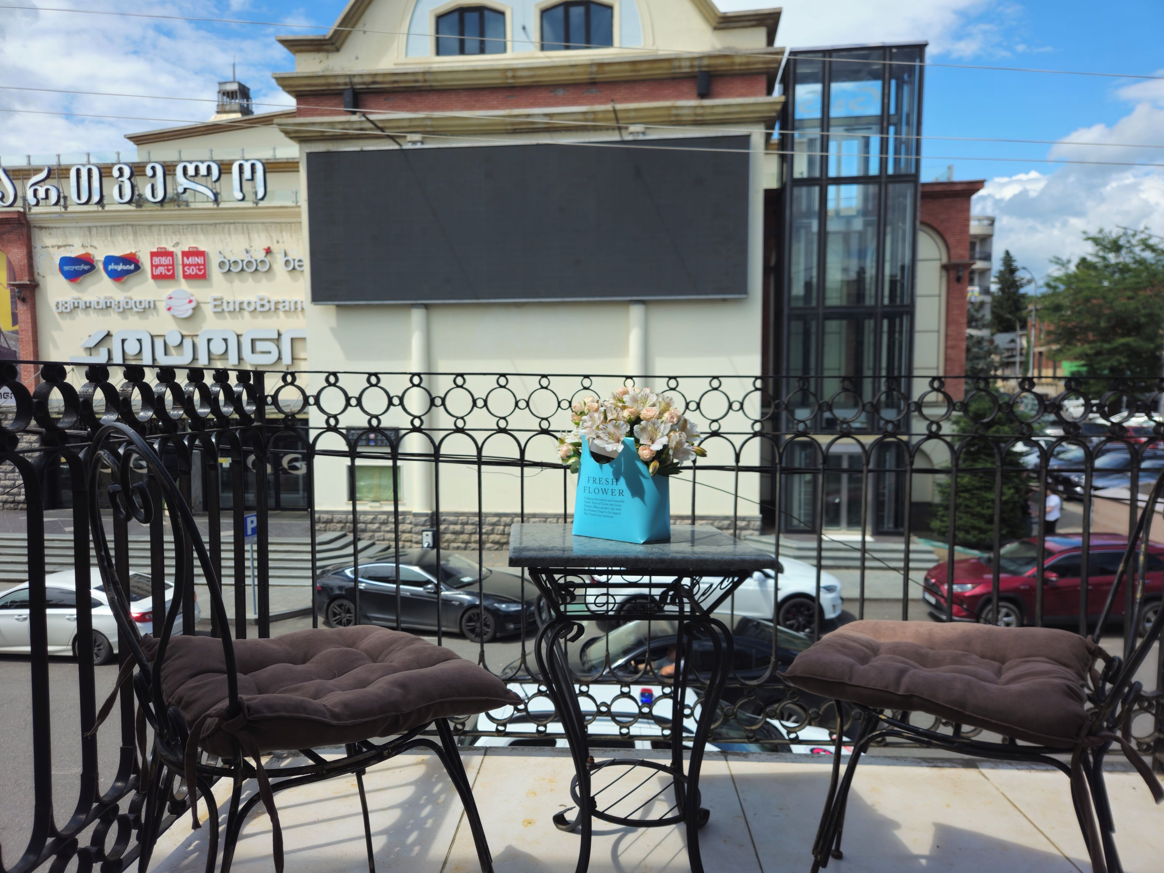 Phòng đôi tiện nghi đơn giản, ban công, quang cảnh thành phố | Hiên