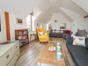 Cottage | Interior - Coastguard Lookout (Weymouth)