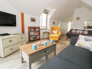 Cottage | Living area - Coastguard Lookout (Weymouth)