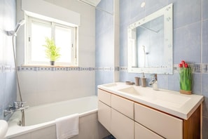 Bidet, towels - Vacation Home Charneca da Caparica (Carneca da Caparica)