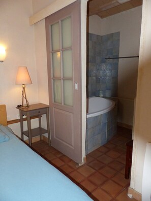 2 bedrooms, Internet, bed sheets