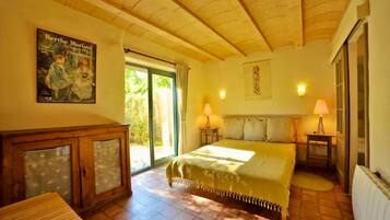 2 quartos, acesso à internet, roupa de cama