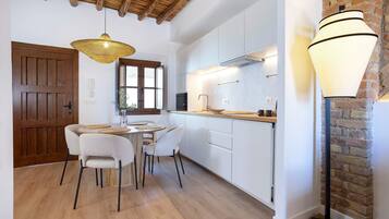 House (1 Bedroom) | Private kitchen | Full-sized fridge, microwave, stovetop, dishwasher