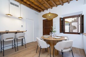 Ferienhaus (1 Bedroom) | Essbereich im Zimmer