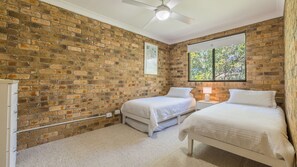 2 bedrooms, iron/ironing board, free WiFi