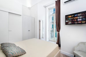 Chambre de base double, vue sur la ville | Espace de travail pour ordinateurs portables, accès au Wi-Fi (inclus)