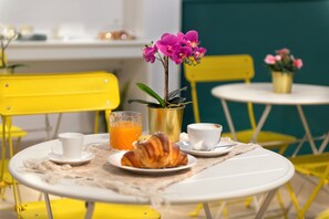 Breakfast meal - Maison Lulu - Naples Old Town (Naples)