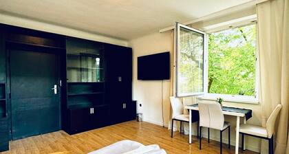 Pretty Double Room Shared Villa - Garden & Patio