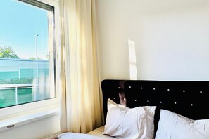 Interior - Spacious Room in Garden Villa – Walk to the Danube (Vienna)