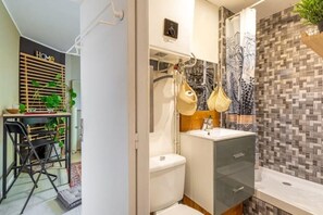 淋浴设施、吹风机、肥皂