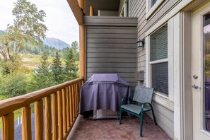 Property grounds - 2 Bedroom Plus Loft l Sleeps 6 Adults (Fernie)