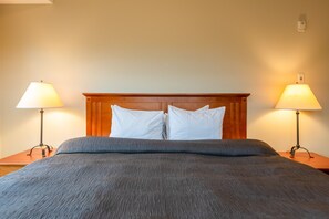 3 habitaciones, tabla de planchar con plancha y cuna de viaje 