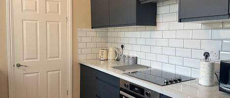 하우스 | 전용 주방 | 냉장고, 전자레인지, 오븐, 쿡탑