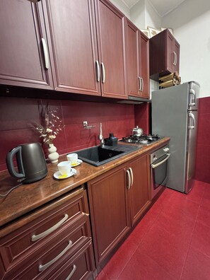Fridge, oven, electric kettle, cookware/dishes/utensils