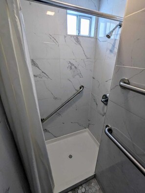 Yhden hengen perushuone | Jaettu kylpyhuone