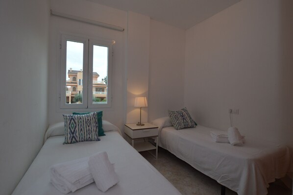 3 bedrooms, bed sheets
