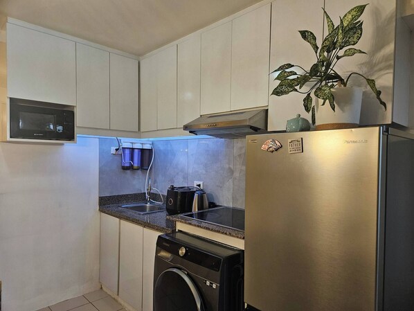 Condo, 3 Bedrooms | Private kitchen - Cozy 3-bedroom Condo in Urban Deca Homes Ortigas Extension, Pasig (Pasig)