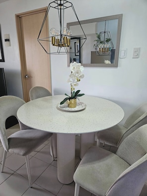 Appart'hôtel, 3 chambres | Salle à manger