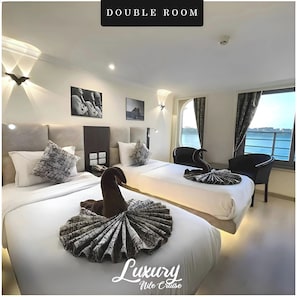 Habitación Deluxe doble, vistas al río | Caja fuerte, cortinas opacas, sistema de insonorización