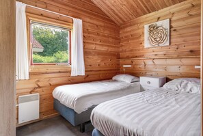 2 bedrooms, travel crib, WiFi