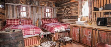 1 bedroom, individually decorated, individually furnished, free WiFi