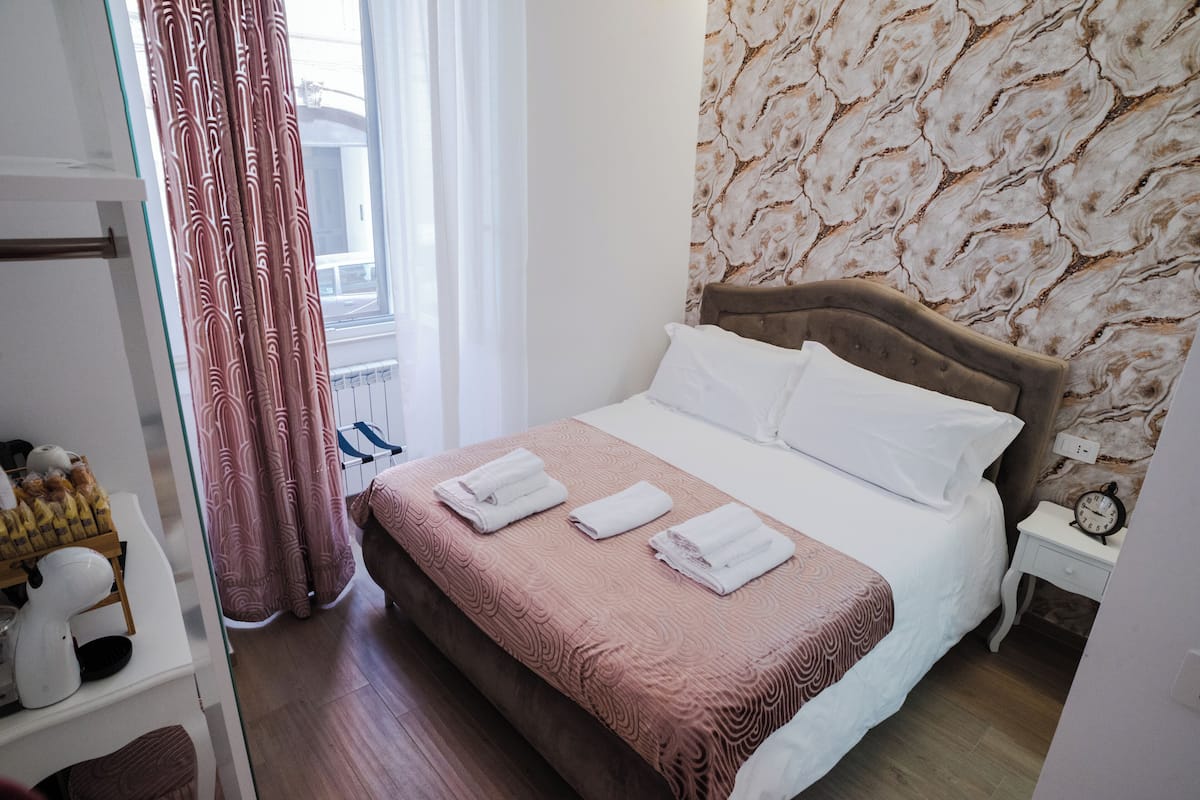 Classic Double Room | Desk